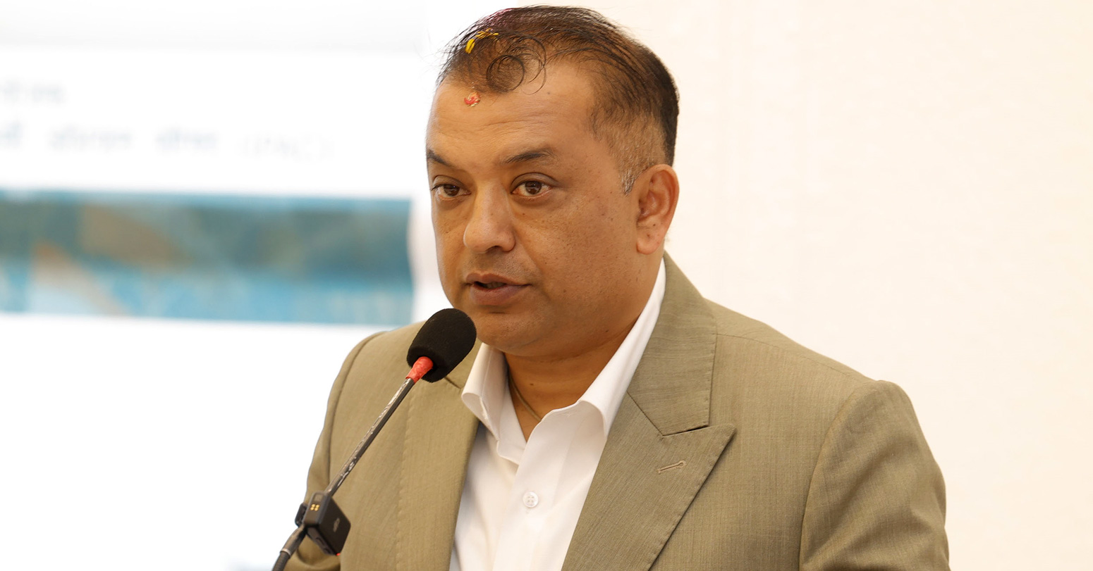 गृहमन्त्रीले राजीनामा दिएर अनुसन्धानमा सघाउनुपर्छ : गगन थापा