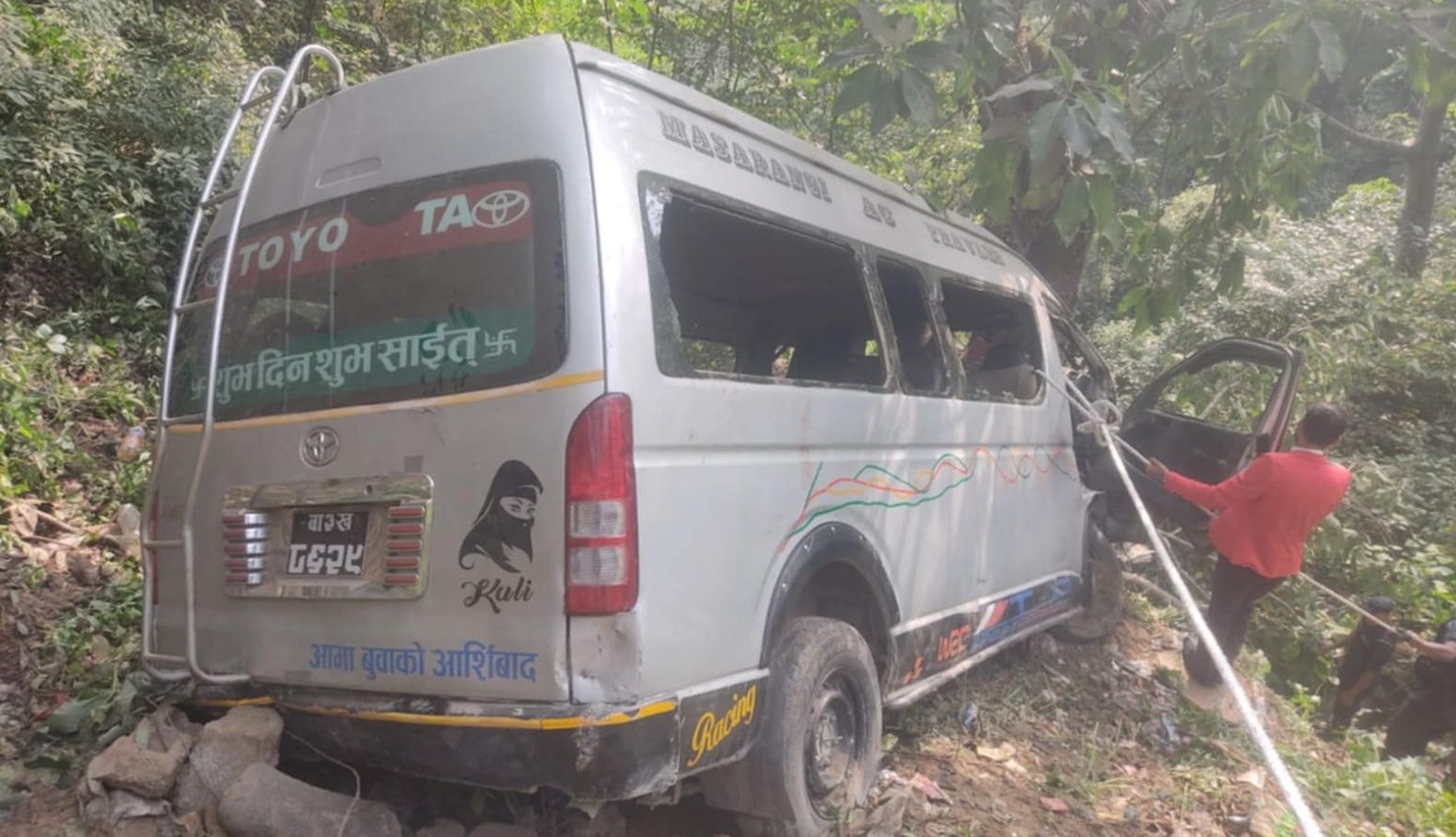 नागढुंगामा हायस दुर्घटना, २० जना घाइते